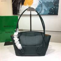 Bottega veneta高端女包 寶緹嘉爆款THE ARCO編織款手提包  BV經典款蝙蝠包  gxz1112
