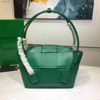 Bottega veneta高端女包 寶緹嘉爆款THE ARCO編織款手提包  BV經典款蝙蝠包  gxz1116