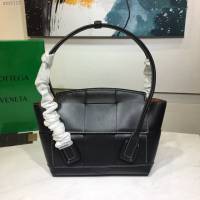 Bottega veneta高端女包 寶緹嘉爆款THE ARCO編織款手提包  BV經典款蝙蝠包  gxz1118