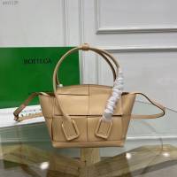 Bottega veneta高端女包 KF008 寶緹嘉新款Arco29 杏仁色 BV經典款mini平紋皮編織女手提包  gxz1126