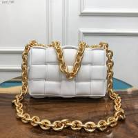 Bottega veneta高端女包 96008白色 寶緹嘉新款枕頭鏈條包 BV經典款小羊皮單肩斜挎手提女包  gxz1246