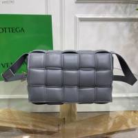 Bottega veneta高端女包 1970 寶緹嘉經典編織小牛皮肩背包 BV新款Cassette枕頭包  gxz1262