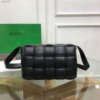Bottega veneta高端女包 96006 寶緹嘉黑色小羊皮肩背女包 BV經典款Cassette枕頭包  gxz1351