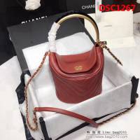 香奈兒CHANEL 57861 2018款徽章水桶包 時尚簡約風格 DSC1267