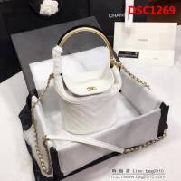 香奈兒CHANEL 57861 2018款徽章水桶包 時尚簡約風格 DSC1269