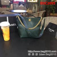 香奈兒CHANEL 93659 93660 2018秋冬 小牛皮金屬扣肩帶嬉皮包手提單肩包 DSC2099