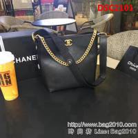 香奈兒CHANEL 93659 93660 2018秋冬 小牛皮金屬扣肩帶嬉皮包手提單肩包 DSC2101