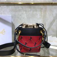 Chloe女包 克洛伊經典小馬刺繡鉚釘系列拼色水桶包 Chole手提肩背斜挎包  jjh1310