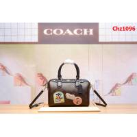 COACH蔻馳 29357 新款 迪士尼限量版 徽章Logo印花 小號枕頭包 波斯頓 手提單肩斜挎女包 經典實用百搭款  Chz1096