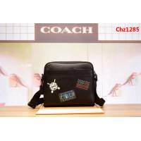 COACH蔻馳 專櫃最新款 C家26077 長方形潮流男士單肩 徽章印花斜挎包 專櫃今年主打款  Chz1285