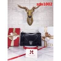 DIOR迪奧 藤格紋系列 原版皮 市場最火爆款 鏈條斜挎包  zdo1002