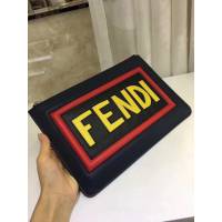 FENDI芬迪 小怪獸 手拿包  fd1085