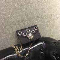 FENDI芬迪 升級版 平紋牛皮 小怪獸 鏈條斜跨包 可拆卸鏈條 手拿包  fd1172