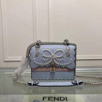 FENDI芬迪 2018早春新款 鑲嵌珍珠斜挎包 8815  fd1239