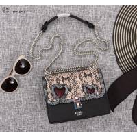 FENDI芬迪 小號Fendi 8809 2018春夏新款 情人節禮物 KAN I LOGO牛皮手袋  fd1298