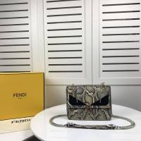 FENDI芬迪 新品小號 FEND時裝秀款 皮革手袋 斜挎手提包  fd1330