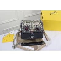 FENDI芬迪 小號 Fendi 8809 2018春夏新款 情人節禮物KAN I LOGO牛皮手袋 可斜背或手拿  fd1343