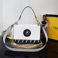 FENDI芬迪 新品新款fendi KAN I手袋 可斜背或手拿  fd1555