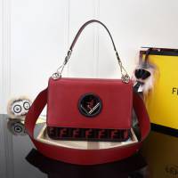 FENDI芬迪 新品新款fendi KAN I手袋 可斜背或手拿  fd1558