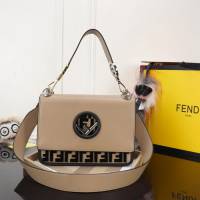 FENDI芬迪 新品新款fendi KAN I手袋 可斜背或手拿  fd1559