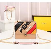 FENDI芬迪 小號 最新FENDI MANIA膠囊系列 撞色皮拼接裝飾 個性LOGO大印花 手提肩背包  fd1957