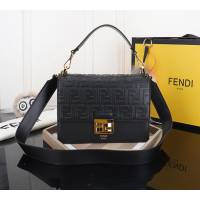 FENDI芬迪 新款 原版牛皮 原版五金 時尚女包 可斜背或手拿 5577  fd1973