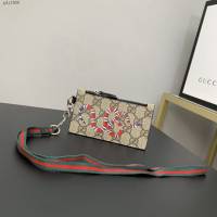 Gucci男包 古驰蛇印花图案拉链卡包零钱包 Gucci手拿零钱包 523903  gdj1565