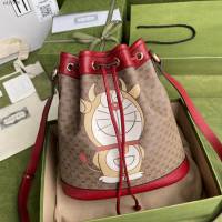 Gucci专柜新款女包, 古驰哆啦A梦牛角抽绳水桶包 Gucci单肩斜挎包 655597  gdj1596