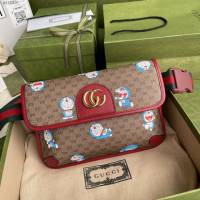 Gucci顶级男女包包 古驰哆啦A梦翻盖磁扣腰包胸包 Gucci哆啦A梦斜挎包 647817  gdj1600