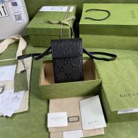 Gucci男包 古驰GG压花翻盖手机包 Gucci单肩斜挎包 625571  gdj1674