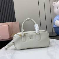 miumiu專櫃繆繆最新款Arcadie牛皮革中號保齡球手提包斜挎包 jh2316型號：5BB148