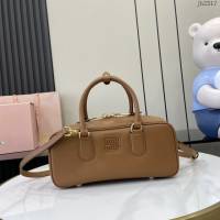 miumiu專櫃繆繆最新款Arcadie牛皮革中號保齡球手提包斜挎包 jh2317型號：5BB148