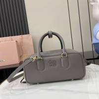 miumiu專櫃繆繆最新款Arcadie牛皮革中號保齡球手提包斜挎包 jh2321型號：5BB148