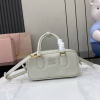 miumiu專櫃繆繆最新款Arcadia牛皮女士手提包斜挎包 jh2322型號：500142