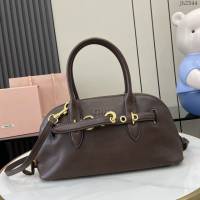 miumiu專櫃繆繆最新款爆款保齡球包原廠皮革手提包 jh2344型號：5bb168