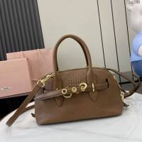 miumiu專櫃繆繆最新款爆款保齡球包原廠皮革手提包 jh2346型號：5bb169