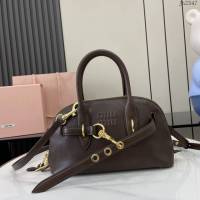 miumiu專櫃繆繆最新款爆款保齡球包原廠皮革手提包 jh2347型號：5bb169