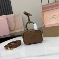 miumiu繆繆專櫃最新款迷你公事包單肩斜挎女包 jh2523型號：5NR036