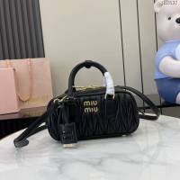 miumiu繆繆專櫃最新款小羊皮保齡球包手提肩背包 jh2537型號：5BB142