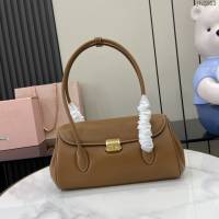 miumiu繆繆專櫃最新款法棍包手拎見肩背女包 jh2563型號：5BD265