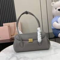 miumiu繆繆專櫃最新款法棍包手拎見肩背女包 jh2564型號：5BD265