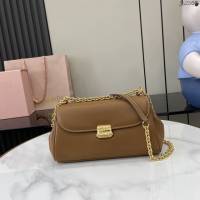miumiu繆繆專櫃最新款法棍包鏈條單肩斜挎女包 jh2566型號：5BD266