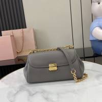 miumiu繆繆專櫃最新款法棍包鏈條單肩斜挎女包 jh2567型號：5BD266