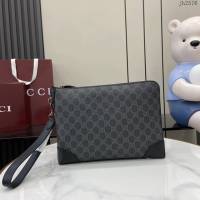 Gucci專櫃古馳最新款Emblem系列男士單肩斜挎包 jh2576型號：821156