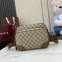 Gucci專櫃古馳最新款Emblem男士旅行系列斜挎包肩背包 jh2581型號：821160