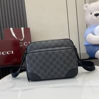 Gucci專櫃古馳最新款Emblem男士旅行系列斜挎包肩背包 jh2582型號：821160