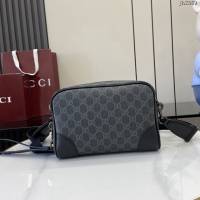 Gucci專櫃古馳最新款Emblem系列男士單肩斜挎包 jh2589型號：821155