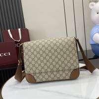 Gucci專櫃古馳最新款Emblem系列男士單肩斜挎包 jh2590型號：821154