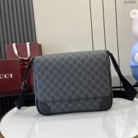 Gucci專櫃古馳最新款Emblem系列男士單肩斜挎包 jh2591型號：821154