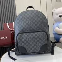 Gucci專櫃古馳最新款Emblem系列男士雙肩背包 jh2593型號：821159